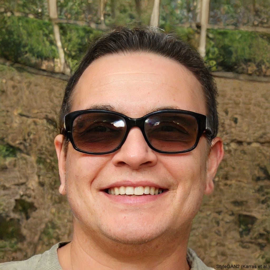 <em>Luis Salazar</em>